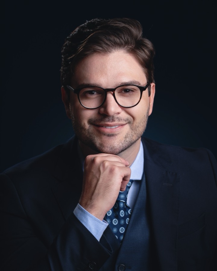 Retrato masculino em chave baixa.